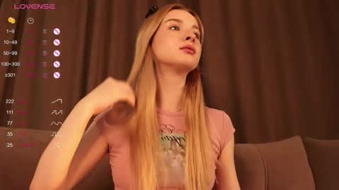 Snapshot of w1xll chatting on 11.15.25 Nana online show from 11.15.25