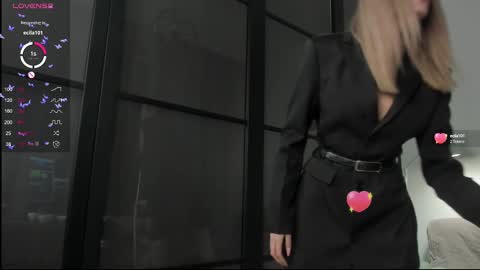 Snapshot of w_______ chatting on 03.12.25 Nicole Johny online show from 03.12.25