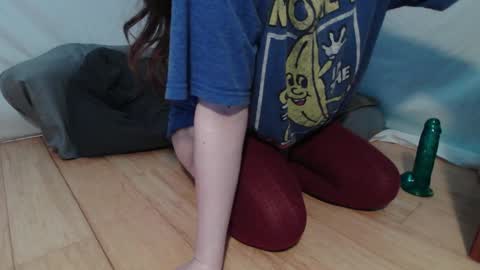 Snapshot of wacky_weirdo chatting on 10.28.25 Rose online show from 10.28.25