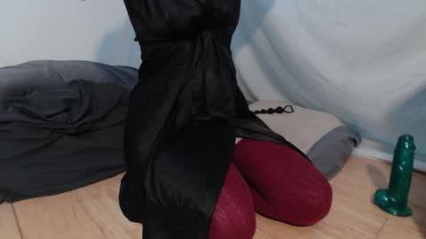 Snapshot of wacky_weirdo chatting on 11.09.25 Rose online show from 11.09.25