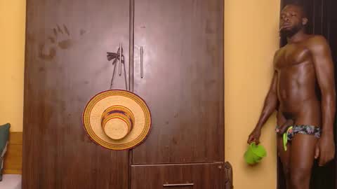 Snapshot of wakanda_mamba chatting on 10.12.25 Wakanda Mamba online show from 10.12.25