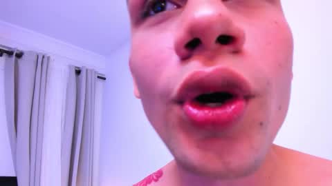 Snapshot of wallen_couple chatting on 10.15.25 Sofia Thiago online show from 10.15.25