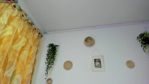 Snapshot of wanda_liones chatting on 02.05.25 Wanda online show from 02.05.25