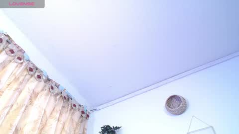 Snapshot of wanda_liones chatting on 02.11.25 Wanda online show from 02.11.25