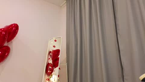 Snapshot of wanda_robinson chatting on 02.12.25 Wendy. Hello Honeys Ill see you 2nd 5th 7th this week love you3 online show from 02.12.25