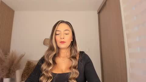 Snapshot of wandathompson_ chatting on 10.09.25 Wanda online show from 10.09.25