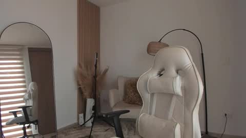 Snapshot of wandathompson_ chatting on 11.03.25 Wanda online show from 11.03.25