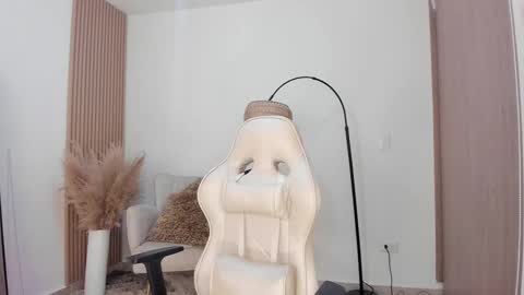 Snapshot of wandathompson_ chatting on 12.03.25 Wanda online show from 12.03.25