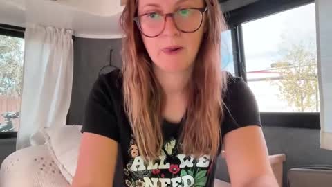 Snapshot of wanderlustjade chatting on 10.08.25 Jade  Adonis online show from 10.08.25