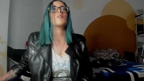 Snapshot of waningrosee chatting on 12.11.24 Waningrose Lu online show from 12.11.24