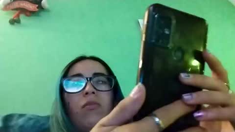 Snapshot of waningrosee chatting on 01.03.25 Waningrose Lu online show from 01.03.25