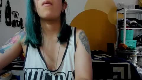 Snapshot of waningrosee chatting on 01.06.25 Waningrose Lu online show from 01.06.25