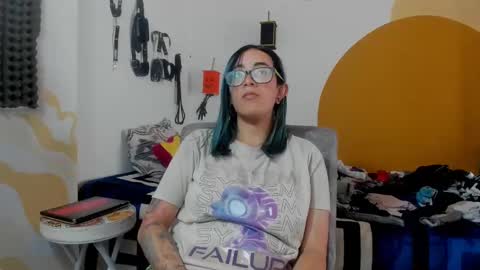 Snapshot of waningrosee chatting on 01.06.25 Waningrose Lu online show from 01.06.25