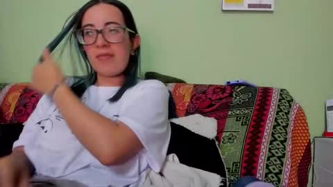 Snapshot of waningrosee chatting on 02.12.25 Waningrose Lu online show from 02.12.25