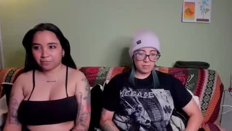 Snapshot of waningrosee chatting on 02.16.25 Waningrose Lu online show from 02.16.25