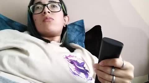 Snapshot of waningrosee chatting on 03.04.25 Waningrose Lu online show from 03.04.25