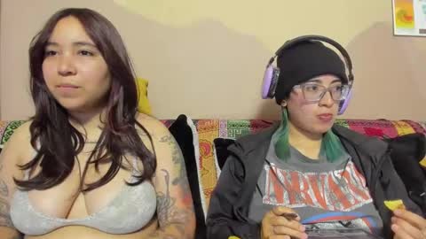 Snapshot of waningrosee chatting on 09.16.25 Waningrose Lu online show from 09.16.25