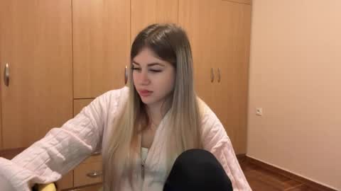 Snapshot of wansiering chatting on 03.28.26 Elena online show from 03.28.26