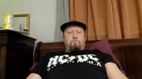 Snapshot of wantstoperform chatting on 01.11.25 wantstoperform online show from 01.11.25