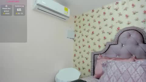 Snapshot of watson_crystal00 chatting on 05.24.26 Milf Latina online show from 05.24.26
