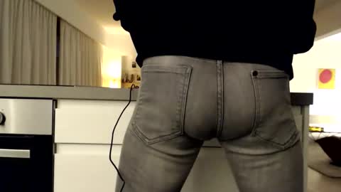 Snapshot of wave3210 chatting on 12.03.25 wave3210 online show from 12.03.25