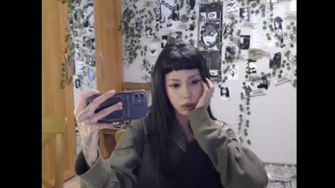 Mina online show from 10.20.25