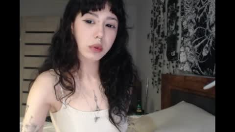 Snapshot of wavy_nights chatting on 07.04.26 Mina online show from 07.04.26