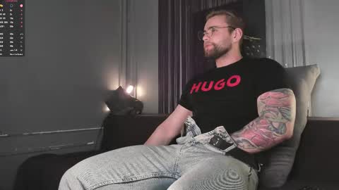 Snapshot of waynemiller_ chatting on 11.22.25 Wayne online show from 11.22.25