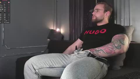 Snapshot of waynemiller_ chatting on 11.23.25 Wayne online show from 11.23.25