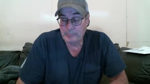 Snapshot of wbfarm chatting on 10.11.25 WB Farm online show from 10.11.25