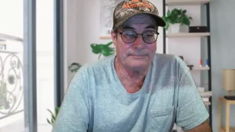 Snapshot of wbfarm chatting on 11.25.25 WB Farm online show from 11.25.25