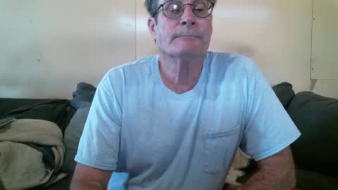 Snapshot of wbfarm chatting on 11.25.25 WB Farm online show from 11.25.25