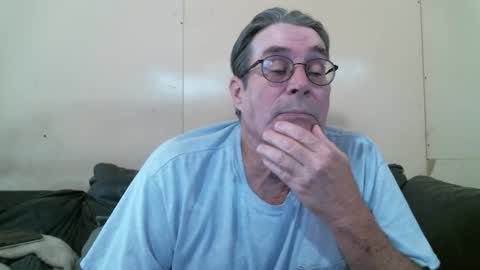 Snapshot of wbfarm chatting on 12.01.25 WB Farm online show from 12.01.25