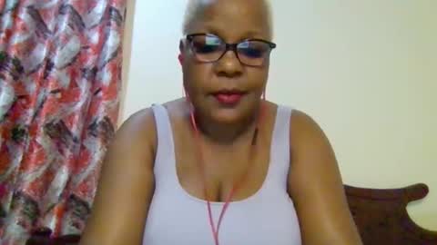 Snapshot of weaverbird25 chatting on 02.23.26 weaverbird25 online show from 02.23.26