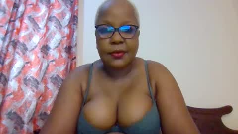 Snapshot of weaverbird25 chatting on 03.06.26 weaverbird25 online show from 03.06.26