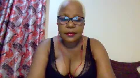 Snapshot of weaverbird25 chatting on 03.10.26 weaverbird25 online show from 03.10.26