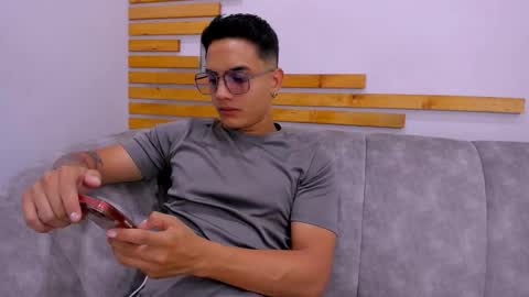 Jhonny Dick  his neighbors. online show from 09.26.25