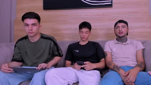 Jhonny Dick  his neighbors. online show from 05.12.26
