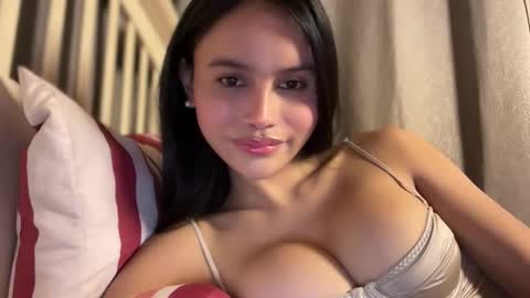 Snapshot of webcammaggie chatting on 12.18.25 Maggie online show from 12.18.25