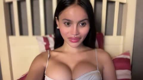 Snapshot of webcammaggie chatting on 12.23.25 Maggie online show from 12.23.25