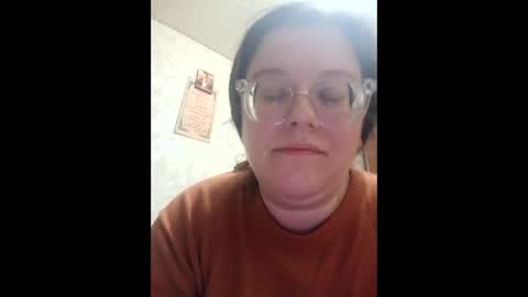 Snapshot of webgirl2 chatting on 10.16.25 Marina online show from 10.16.25