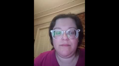 Snapshot of webgirl2 chatting on 10.28.25 Marina online show from 10.28.25