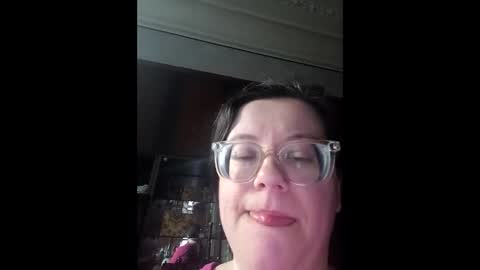 Snapshot of webgirl2 chatting on 12.16.25 Marina online show from 12.16.25