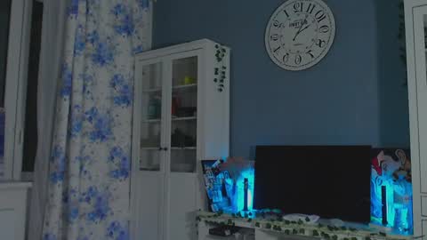 Snapshot of weed_princesss chatting on 12.29.24 moon online show from 12.29.24