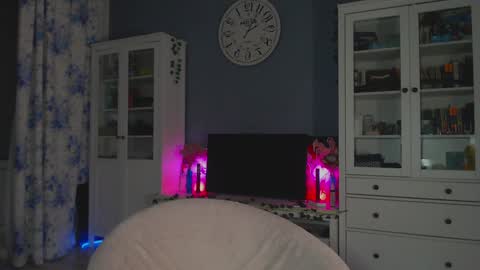 Snapshot of weed_princesss chatting on 01.16.25 moon online show from 01.16.25