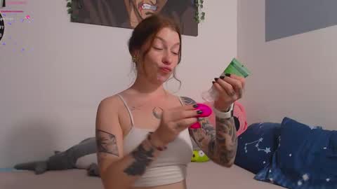 Snapshot of weed_princesss chatting on 09.14.25 moon online show from 09.14.25