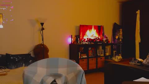 Snapshot of weed_princesss chatting on 10.31.25 moon online show from 10.31.25