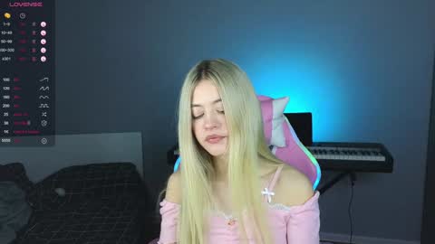 Snapshot of wendylovelylovew chatting on 01.22.25 Wendy online show from 01.22.25