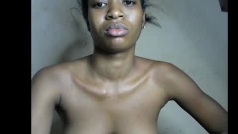 Snapshot of wet_pussy200 chatting on 12.16.25 Bella online show from 12.16.25