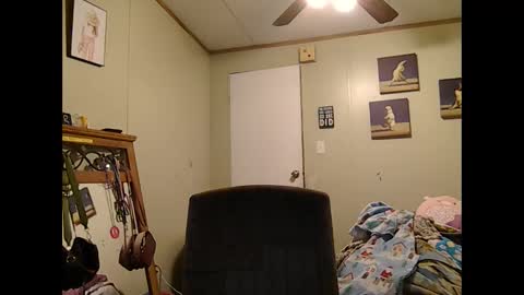 Snapshot of wetbunny25 chatting on 12.04.25 wetbunny25 online show from 12.04.25